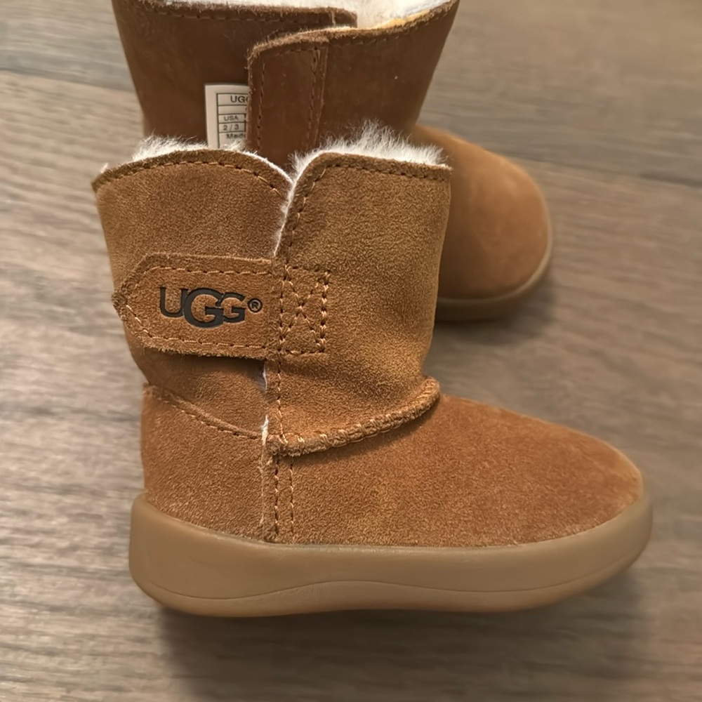 Like new baby Uggs.  USA size 2/3.  I do not think these have ever been worn.